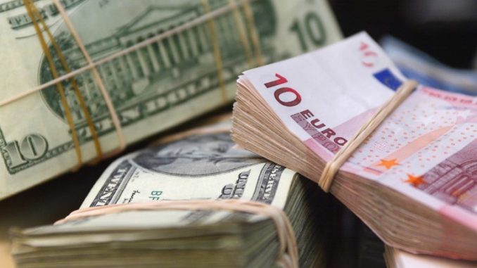 FRANCE-FOREX-EURO-FEATURE