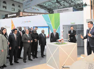 SOMMET RUSSIE-AFRIQUE À MOSCOU : M.GHRIEB VISITE LES STANDS DE L’EXPOSITION ÉCONOMIQUE AUX CÔTÉS DES CHEFS DES DÉLÉGATIONS PARTICIPANTES